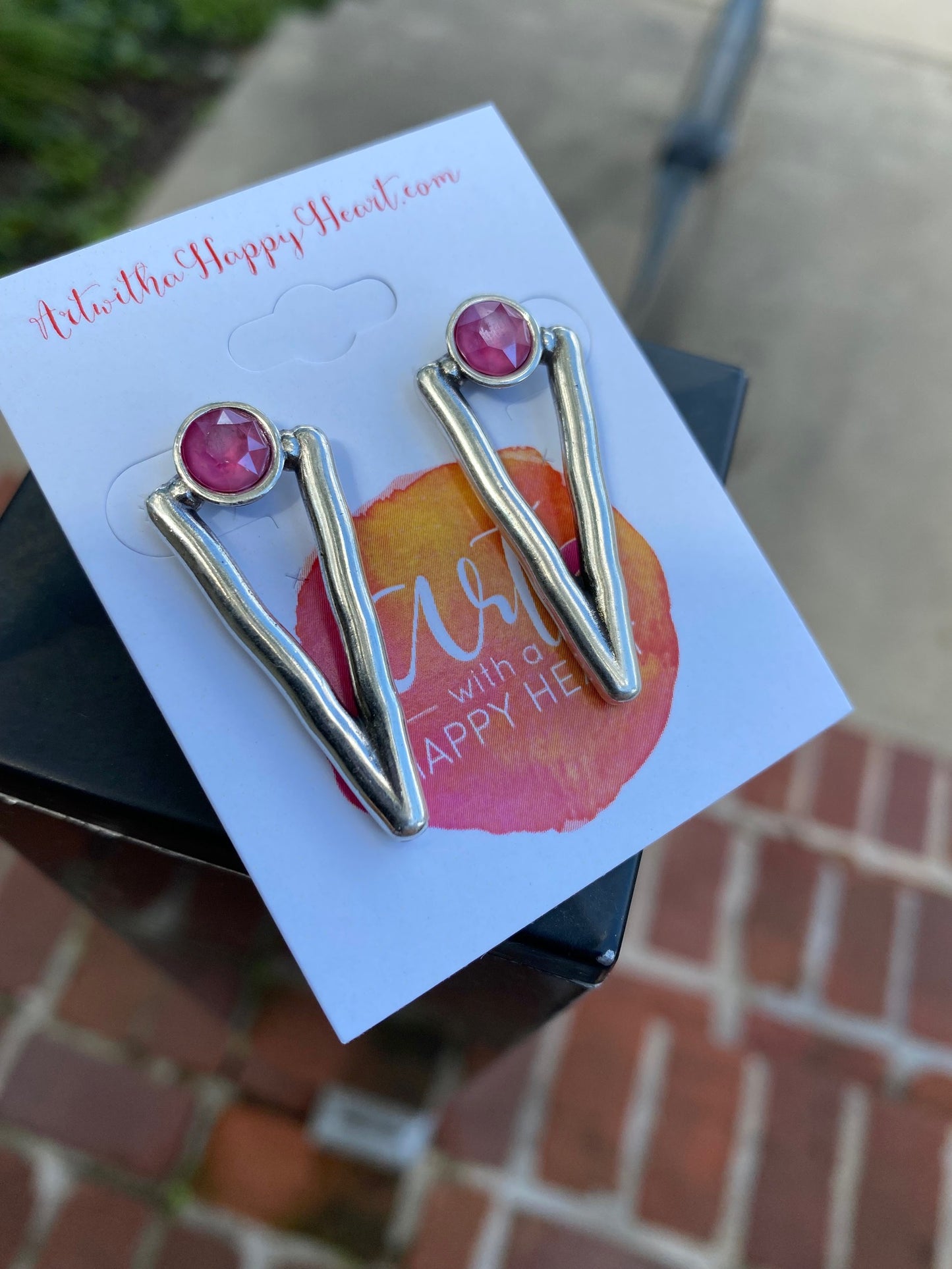 V-Shaped Stud Earrings with Fuchsia Swarovski Crystal Earrings by Andrea Nieto Jewels