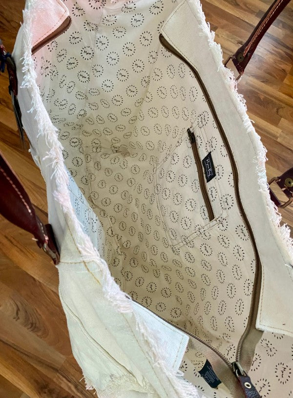 MYRA Smashing White Canvas Weekender