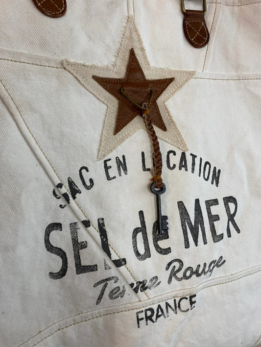 MYRA Smashing White Canvas Weekender