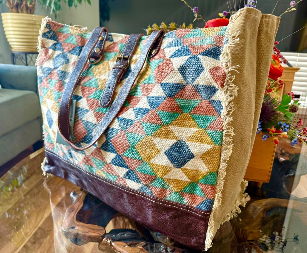 MYRA Zappy Weekender Bag