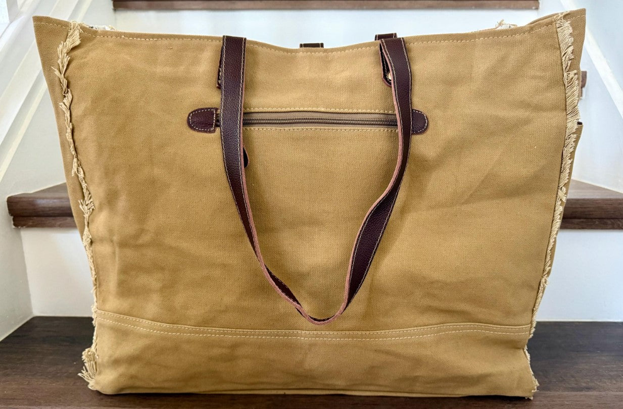 MYRA Zappy Weekender Bag