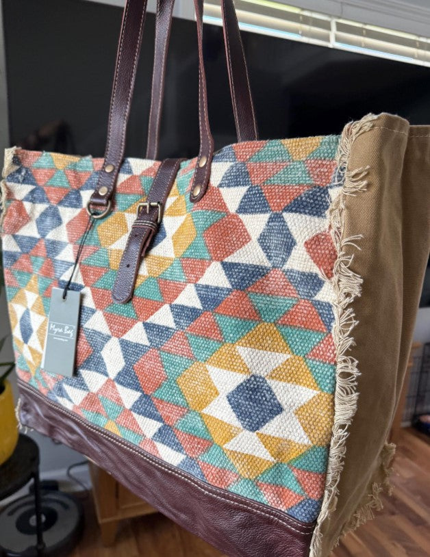 MYRA Zappy Weekender Bag