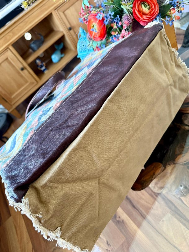 MYRA Zappy Weekender Bag