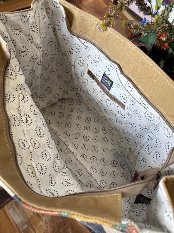 MYRA Zappy Weekender Bag